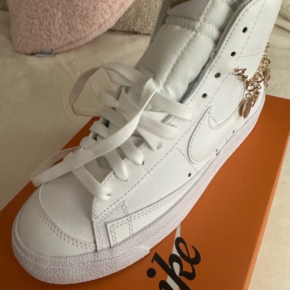 NIKE BLAZER MID - SIZE 6.5 in WMN - Picture 3 of 4